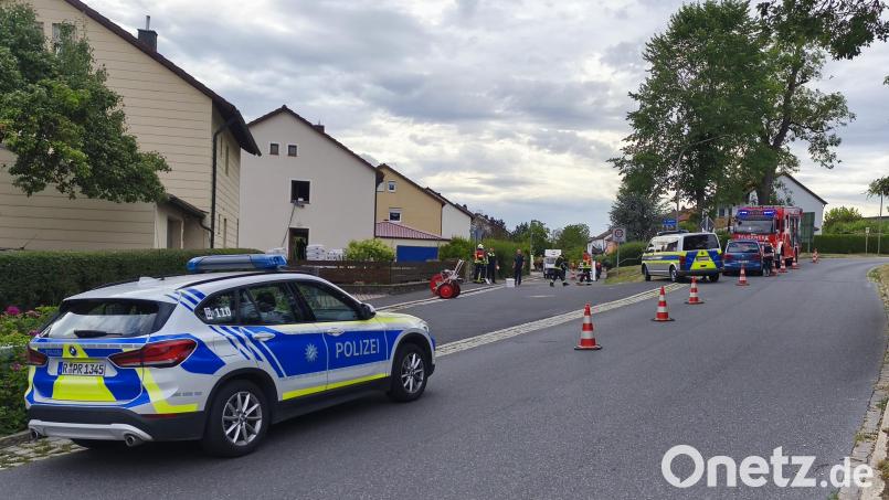 Zu einem schweren Verkehrsunfall kam es am Montagnachmittag gegen 16.20 Uhr. Ein Motorradfahrer kam von der Straße ab und verletzte sich lebensgefährlich. Bild: Jürgen Masching