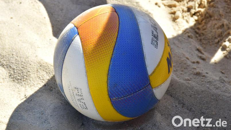 Das Volleyballfeld auf dem Gelände des Freibads in Erbendorf ist ab sofort wieder zugänglich. Archivbild: Hubert Ziegler