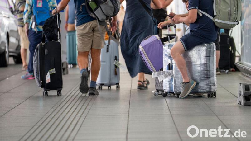 Wer seinen Flug nicht antritt, kann sich Steuern und Gebühren erstatten lassen. Bild: Andreas Arnold/dpa