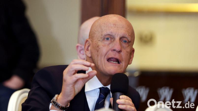 Schiri-Boss Pierluigi Collina verteidigte den brasilianischen Schiedsrichter Raphael Claus nach der Kritik von Donald Trump. (Archivbild) Bild: Peter Morrison/PA Wire/dpa