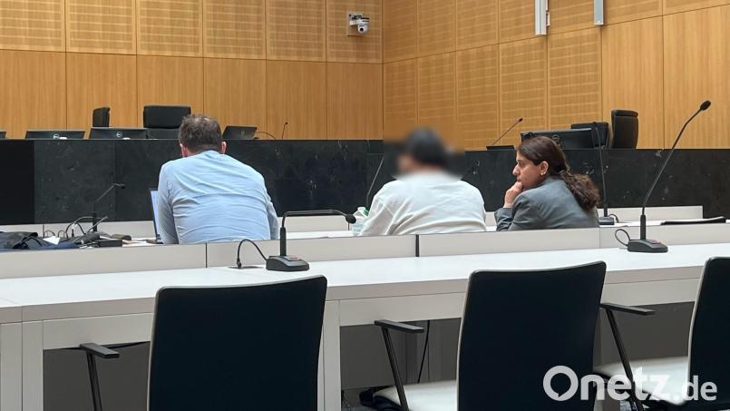 Der 25-jährige Angeklagte muss sich am Landgericht Weiden wegen gewerbs- sowie bandenmäßigen, lebensgefährdenden Einschleusens von Ausländern in vier Fällen verantworten. Bild: juh