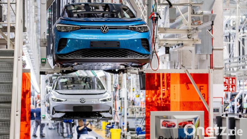 Neue Sparpläne bei VW verunsichern die Belegschaft. (Archivbild) Bild: Hauke-Christian Dittrich/dpa