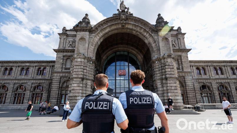 Die Polizei hat wegen der Delikte rund um den Nürnberger Hauptbahnhof eine Ermittlungskommission namens „Kajal“ gegründet. (Symbolbild) Bild: Daniel Karmann/dpa