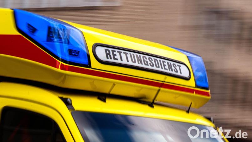 Die Frau wurde ins Krankenhaus gebracht. Archivbild: Sina Schuldt/dpa