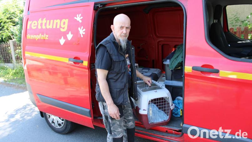 Andreas Brucker hat zwar Spenden für eine neues Auto für seine Tierrettung erhalten, das Geld hat allerdings nicht gereicht. Also hat er sich das Auto selbst gekauft. Bild: soj