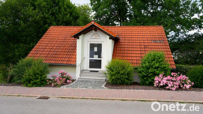 Seit 25 Jahren ein vertrauter Anblick am Anfang der Carl-von-Ossietzky-Straße: das Gerätehaus der Siedlergemeinschaft Lerchenfeld. Bild: gac