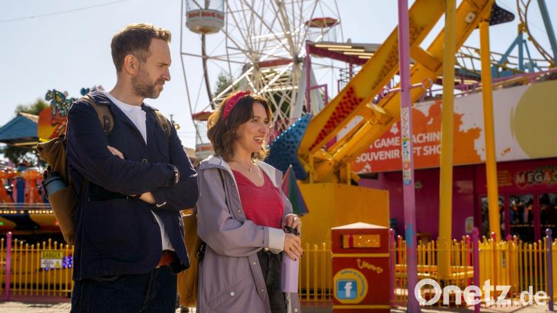 Nikki und Jason erleben in der Apple-TV-Serie „Trying“ Kinderlosigkeit, Adoption und das chaotische Familienglück. Bild: Apple TV/dpa