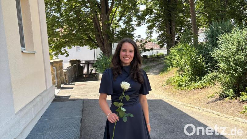 Lisa-Marie Konrad vom Erasmus-Gymnasium hat rechnerisch einen Abitur-Schnitt von 0,8 erreicht. Bild: Konrad