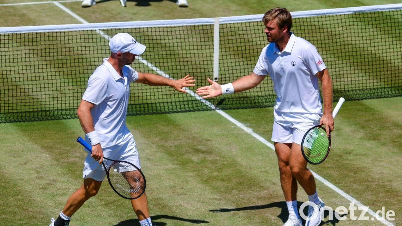 Tim Pütz (l) und Kevin Krawietz (r) stehen in Wimbledon im Halbfinale. Bild: Frank Molter/dpa