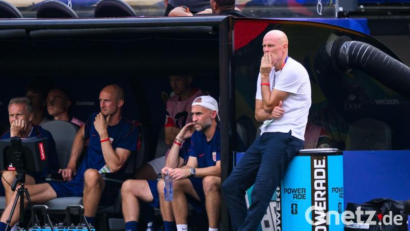 Stale Solbakken (r.) und seine Norweger treffen am Samstag auf England. (Archivbild) Bild: Tom Weller/dpa