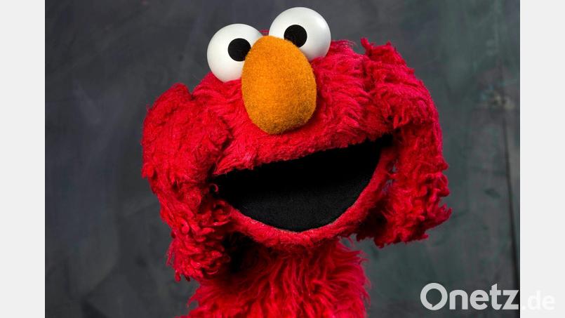 Elmo, das rote Monster aus der Sesamstraße, ist mit einem neuen Videopodcast auf Sendung und interviewt prominente Gäste. (Archivbild) Bild: Victoria Will/WILLV/AP/dpa