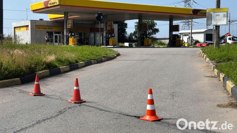 Wegen Treibstoffmangels sind viele Tankstellen in Russland geschlossen. (Archivbild) Bild: Dmitri Lovetsky/AP/dpa