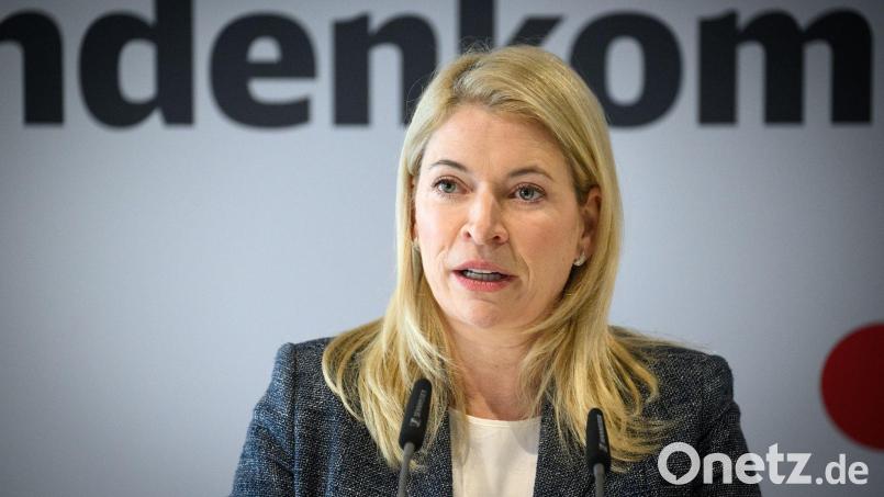 Weil sich die Inbetriebnahme der Strecke Nürnberg-Regensburg verzögert, will Bahnchefin Palla das Konzept der sogenannten Generalsanierungen auf den Prüfstand stellen. Bild: Bernd von Jutrczenka/dpa