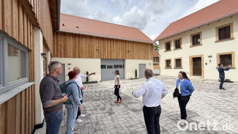 Für den sanierten Hof mitten in Adlholz gab es viele lobende Worte von der internationalen Jury. Bild: upl