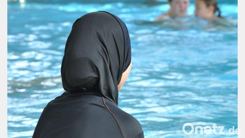 Es sei demütigend, wenn man zum Ausziehen gezwungen werde, sagt eine Betroffene. (Symbolbild) Bild: Rolf Haid/dpa