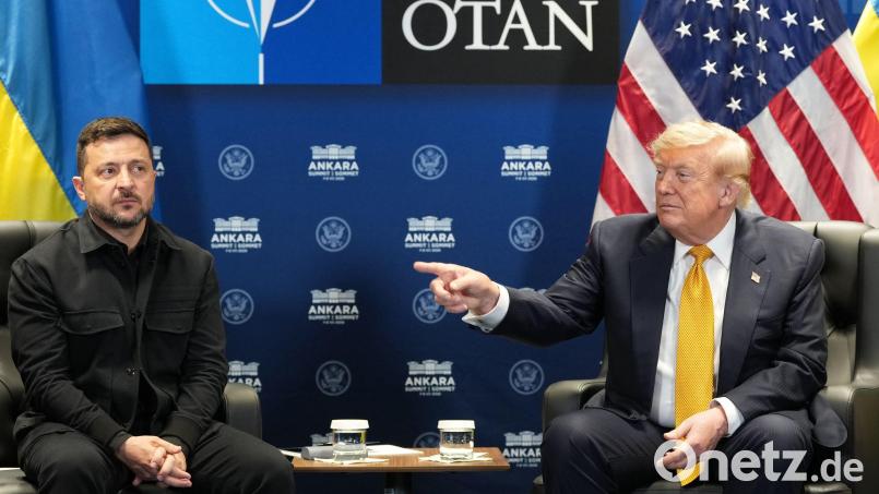 „Haben Sie eine Frage für Präsident Putin?“ An einer Stelle des Auftritts zeigte Trump bei dieser Frage auf Selenskyj. Bild: Alex Brandon/AP/dpa