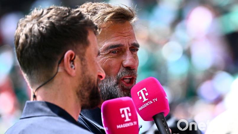 Für Thomas Müller (l) wäre eine Verpflichtung von Jürgen Klopp auch langfristig eine große Chance für den deutschen Fußball. (Archivbild) Bild: Tom Weller/dpa