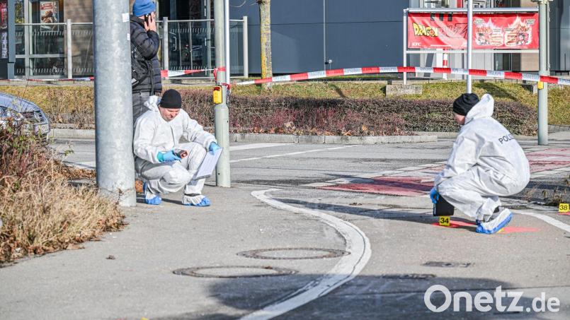 Angeklagt ist der Mann wegen versuchten Mordes. (Archivbild) Bild: Jason Tschepljakow/dpa