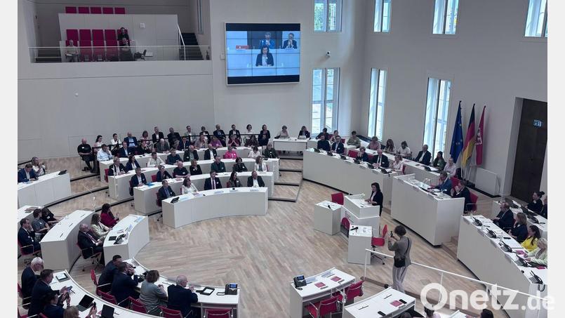 Bundesforschungsministerin Dorothee Bär (CSU) will die Freiheit der Wissenschaft vor Bedrohungen bewahren - das machte sie bei einer Veranstaltung in Potsdam deutlich. Bild: Marc-Oliver von Riegen/dpa