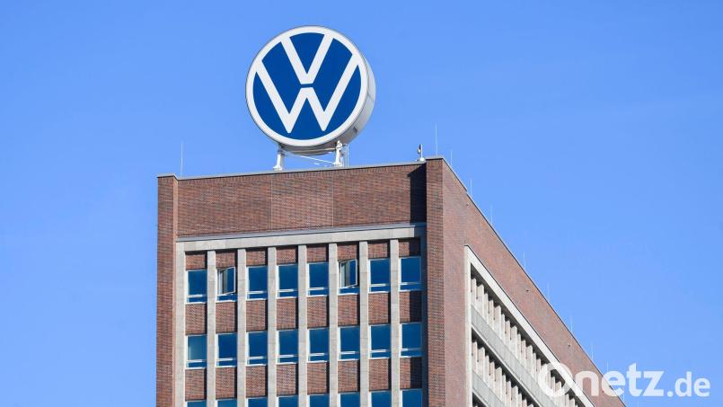 Im Vorstandhochhaus in Wolfsburg traf sich am Donnerstag der Aufsichtsrat. (Archivbild) Bild: Julian Stratenschulte/dpa