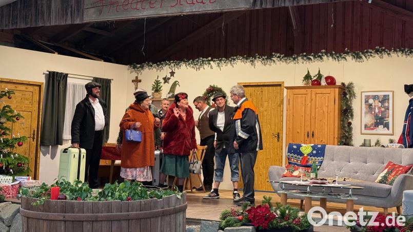 Vorstellung "Feiertage für Fortgeschrittene" der Theatergruppe der Feuerwehr Großkonreuth. Bild: Susanne Forster