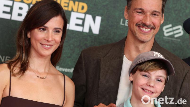 Aylin Tezel, Florian David Fitz und Cecilio Andresen bei der Premiere des Films „Wochenendrebellen“ im September 2023 in München. (Archivbild) Bild: Karl-Josef Hildenbrand/dpa