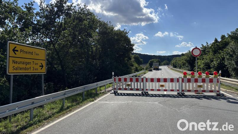 Die Baustelle bei Iffelsdorf bedeutet eine Umleitung für Fahrerinnen und Fahrer, die beispielsweise von Pfreimd nach Saltendorf wollen. Bild: sbö
