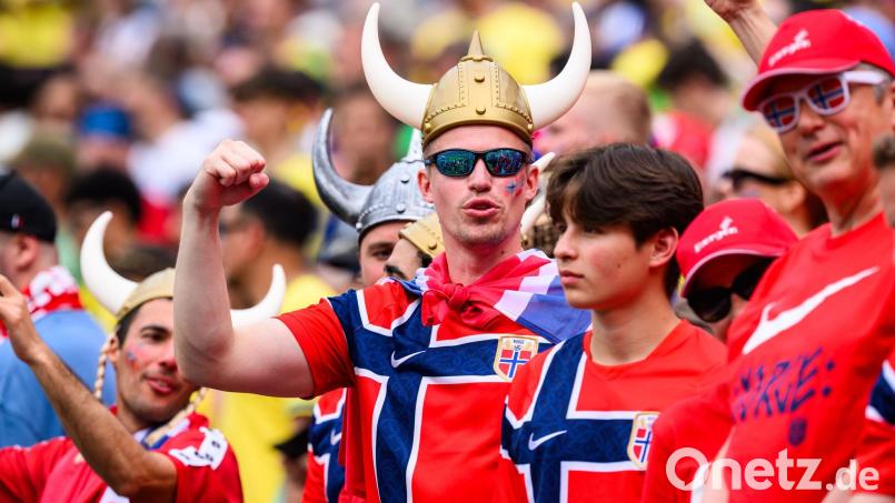 Die norwegischen Fans und der Ruder-Jubel zählen zu den Highlights der Fußball-WM. (Archivfoto) Bild: Tom Weller/dpa