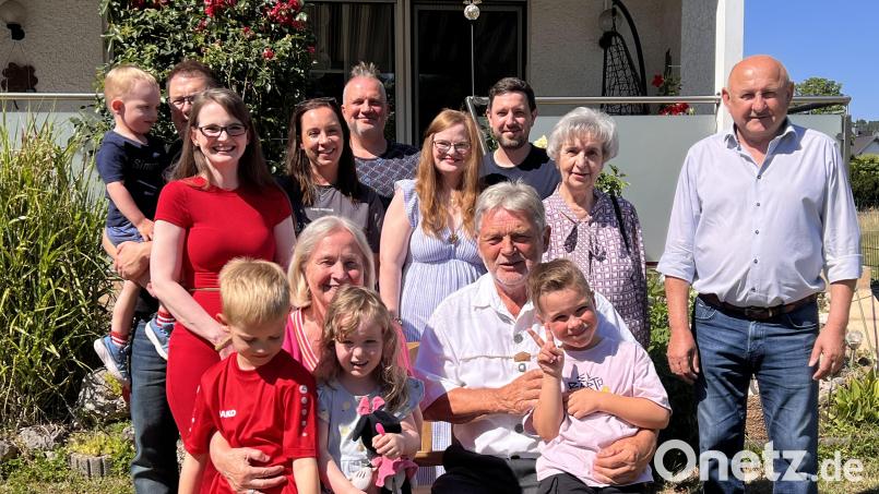 Im Kreis ihrer Familie fühlen sich Manuela und Heinz Dirnhofer am wohlsten. Bild: Marianne Moosburger