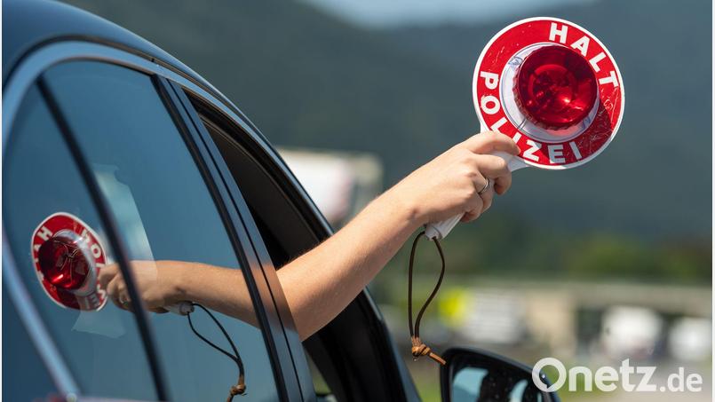 Schleierfahnder kontrollierten den Wagen an der Autobahn 6 in der Oberpfalz. (Symbolbild) Bild: Peter Kneffel/dpa