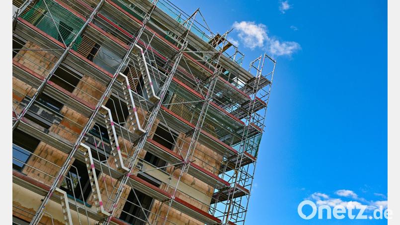 Die Kosten im Wohnungsbau steigen deutlich. (Symbolfoto) Bild: Patrick Pleul/dpa