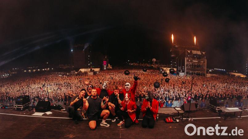 2024 waren Hämatom (rotes Bühnenoutfit) das vorerst letzte Mal beim Wacken Open Air. Ende Juli kehrt die Speichersdorfer Band dorthin erstmals als Headliner eines Abend zurück. Bild: Patrick Schneiderwind