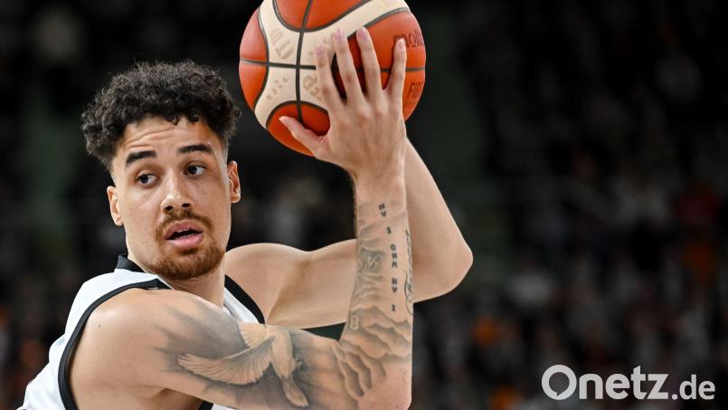 Künftig für die Baskets Bamberg am Ball: Joshua Obiesie. (Archivbild) Bild: Harry Langer/dpa
