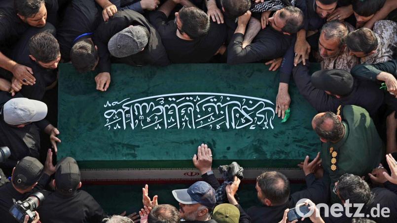 An den tagelangen Trauerzeremonien nahmen nach staatlichen Angaben im Iran Millionen Menschen teil. (Archivbild) Bild: Uncredited/Iranian Supreme Leader Office via AP/dpa