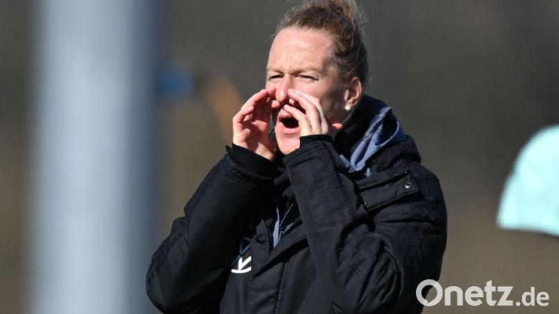 Im Finale mächtig gefordert: U19-Trainer Melanie Behringer. (Archivbild) Bild: Arne Dedert/dpa