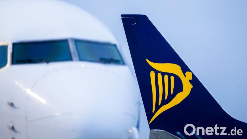 Bei einem Jet der Ryanair ist während des Flugs eine Scheibe zerbrochen. (Symbolbild) Bild: Marcel Kusch/dpa