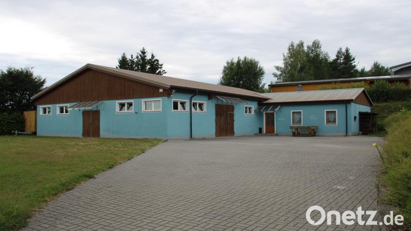 Am 18. und 19. Juli wird die Ausstellungshalle der Plößberger Kleintierzüchter in der Waldstraße 7 zur Festhalle umfunktioniert. Sie feiern das 25-jährige Bestehen der Halle und das 60. Jubiläum ihres Vereins. Bild: Hans Prem