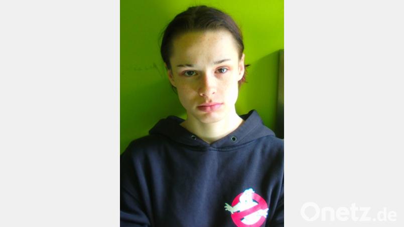 Die 16-jährige Ashley E. aus Regenburg wird vermisst. Die Vermisste hält sich vermutlich im Raum Weiden oder Schwandorf auf. Bild: Polizeipräsidium Oberpfalz / privat