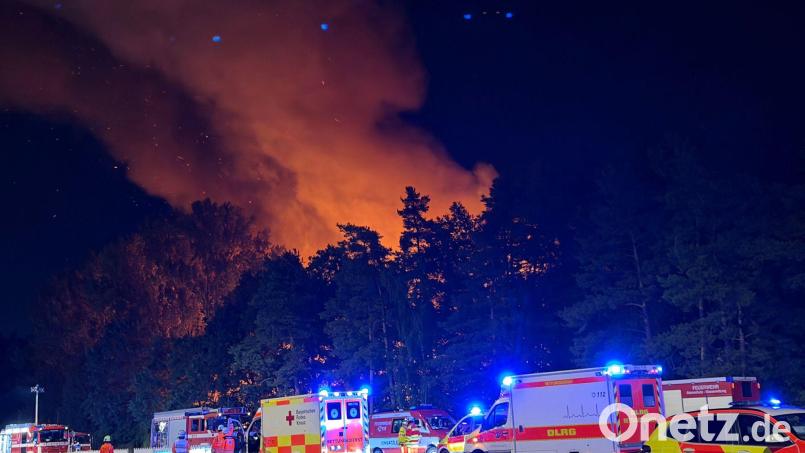 In Nürnberg brennt ein Waldstück. Bild: Sven Grundmann/NEWS5/dpa