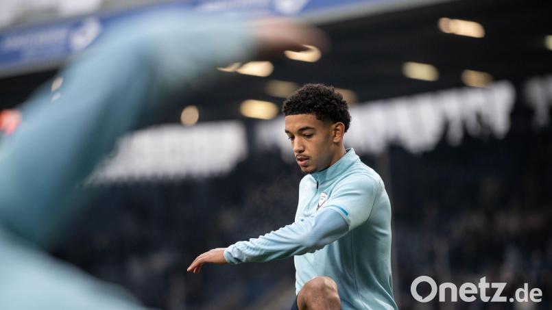 Verpasste als Kapitän mit der U19 den EM-Titel: der Neu-Elversberger Francis Onyeka. (Archivbild) Bild: Fabian Strauch/dpa