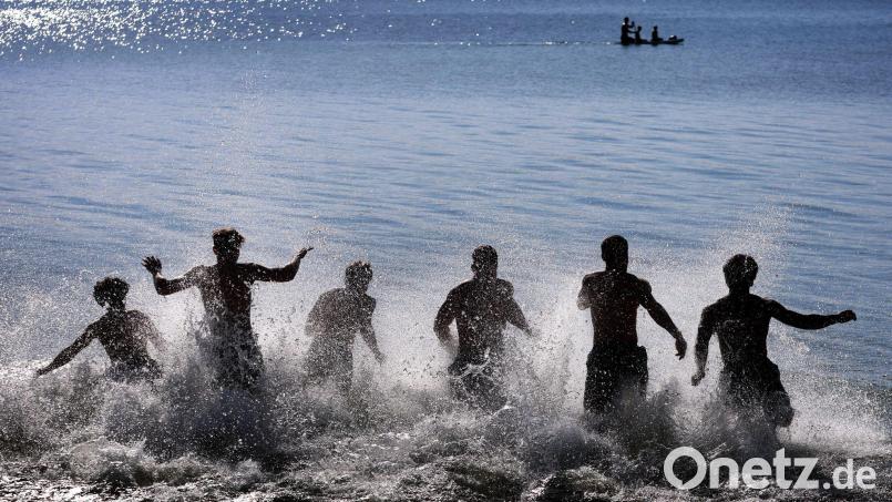 In Bayern laden viele Seen in schöner Umgebung im Sommer zum Baden ein. (Archivbild) Bild: Karl-Josef Hildenbrand/dpa