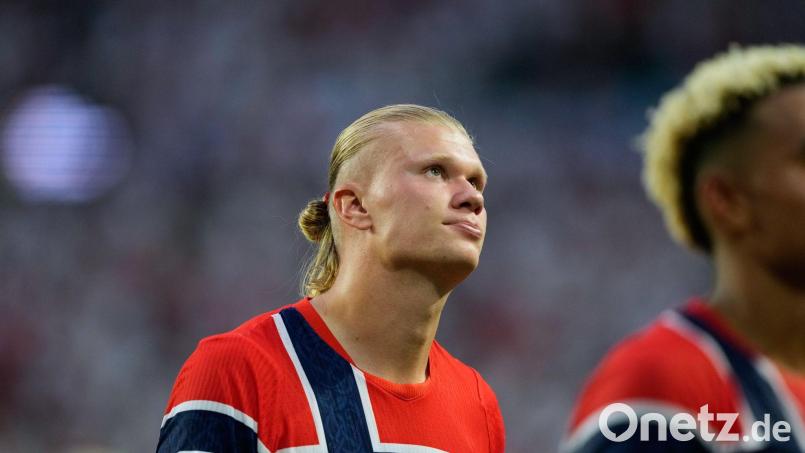 Erling Haaland und seine Norweger sind im WM-Viertelfinale gegen England ausgeschieden. Bild: Rebecca Blackwell/AP/dpa