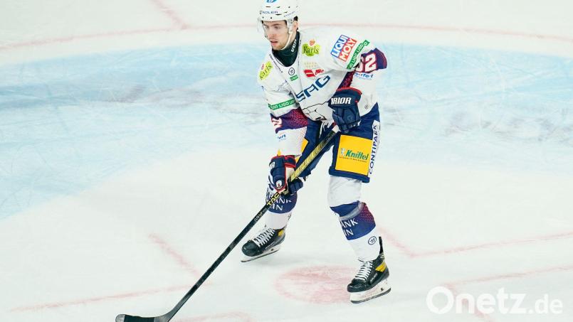 Spielt künftig in Schwenningen: Thomas Schemitsch. (Archivbild) Bild: Uwe Anspach/dpa