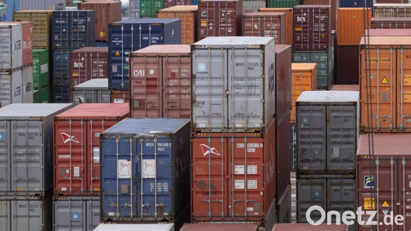 Zwei solcher Schiffscontainer standen in Mittelfranken in Flammen. (Symbolbild) Bild: Tim Würz/dpa