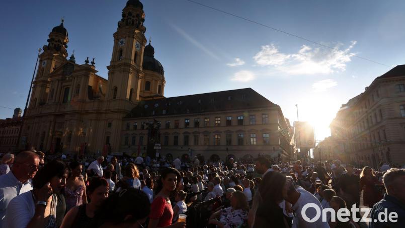 Tausende Zuschauer kommen jedes Jahr zu „Klassik am Odeonsplatz“ (Archivbild) Bild: Karl-Josef Hildenbrand/dpa
