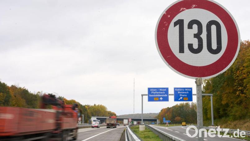 Auf mehreren Autobahn-Abschnitten in Deutschland ist die Höchstgeschwindigkeit bereits begrenzt. (Archivbild) Bild: Thomas Frey/dpa