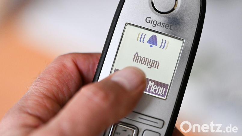 Manchmal klingelt das Telefon und jemand von einer Werbehotline ist dran - das geht vielen Menschen auf die Nerven. (Symbolbild) Bild: Bernd Weißbrod/dpa