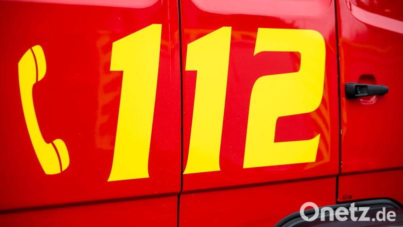Die Feuerwehr befreite das Mädchen. (Symbolbild) Bild: Daniel Vogl/dpa
