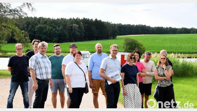 Die hinten im Bild liegende dunkelgrüne Maisfläche erscheint für die Mitglieder des Gemeinderates als Freiflächen-Photovoltaik-Anlage für nicht geeignet. Bild: Alfred Schorner