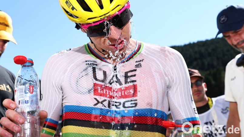 Tadej Pogacar bei der von massiver Hitze begleiteten Tour de France. (Archivbild) Bild: Anne-Christine Poujoulat/AFP via AP/dpa